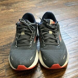 Men’s Brooks Adrenaline GTS 22 size 7.5